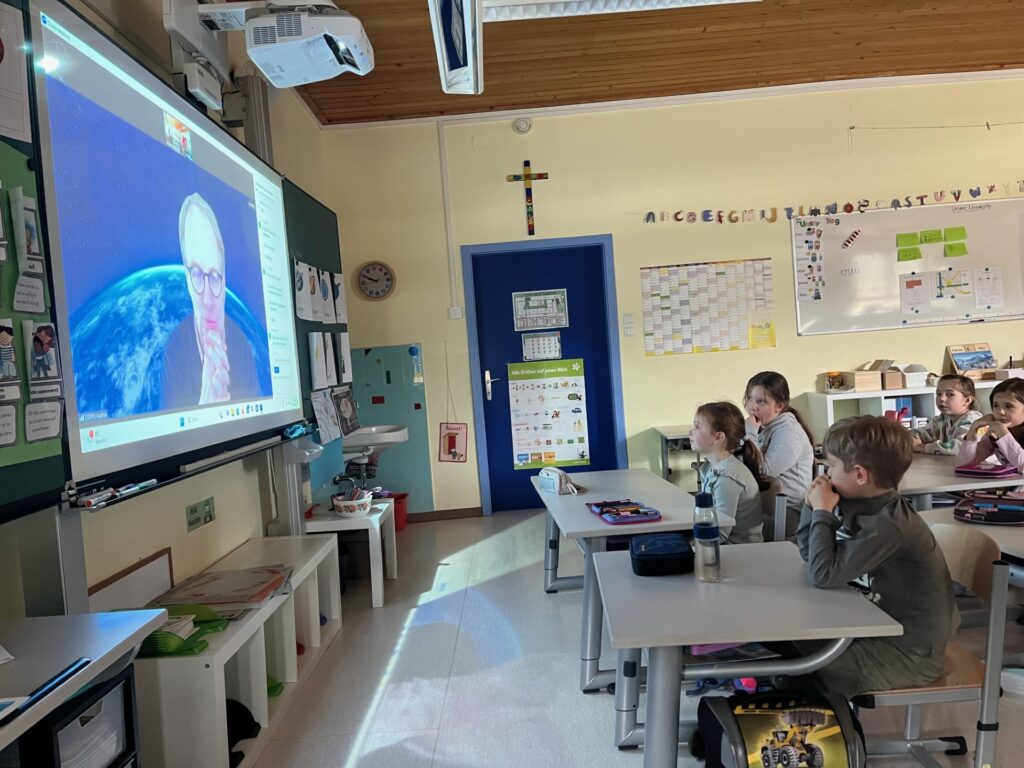 Vom Klassenzimmer ins Weltall Vom Klassenzimmer ins Weltall